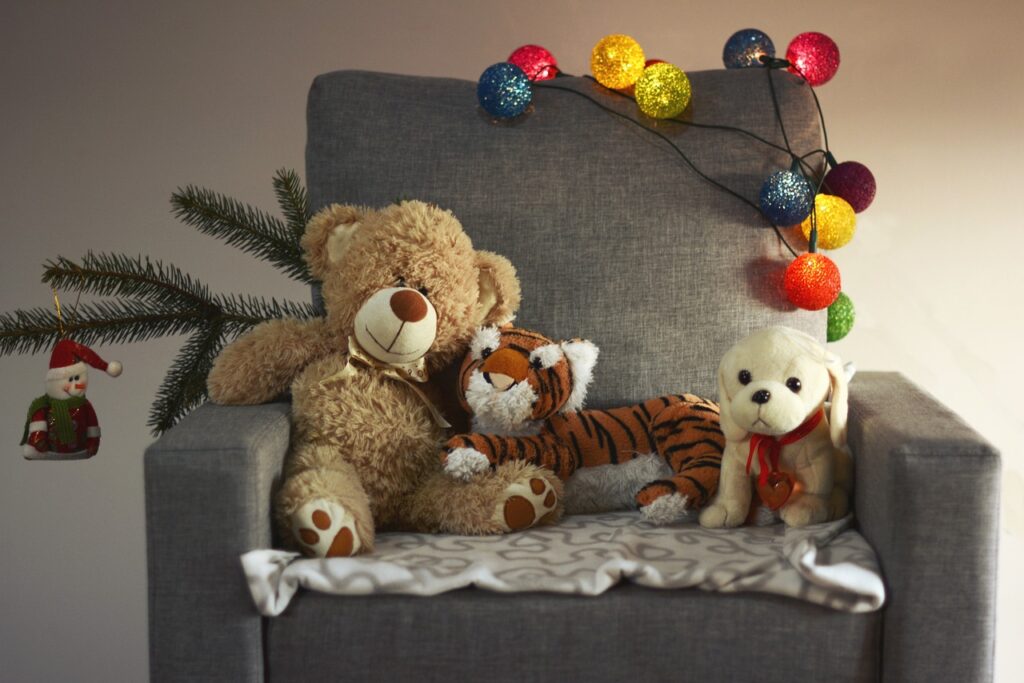 armchair, holidays, toys-2526977.jpg